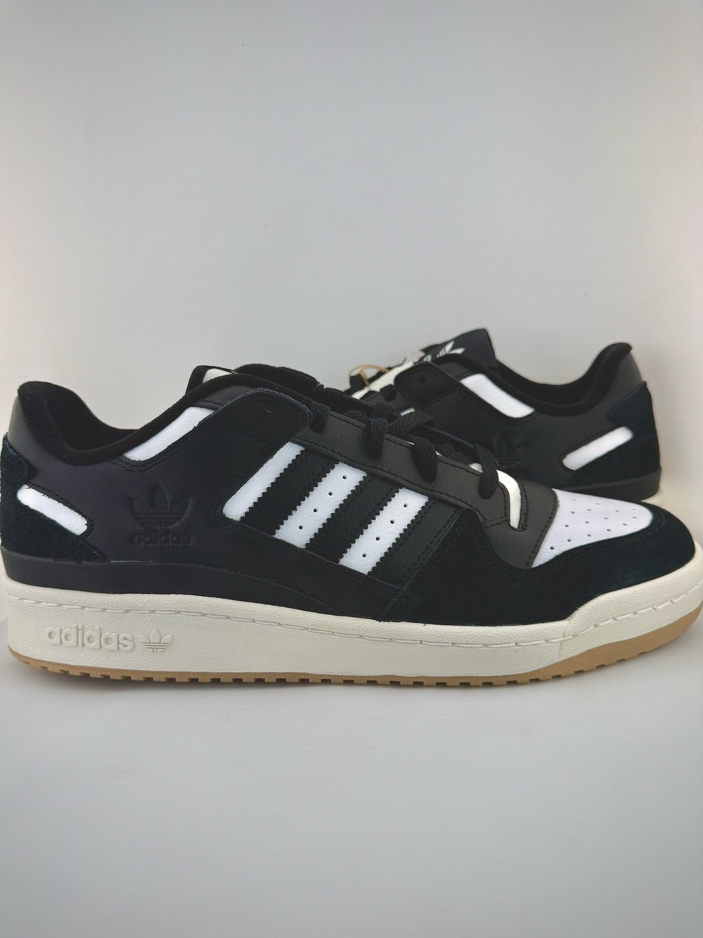 adidas Men’s Forum Low-Tops in Black, White & Gum w/Leather & Suede ID6857 10.5M - Picture 2 of 6